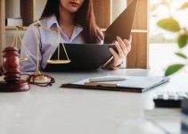 How to Successfully Get a Job as a Lawyer in a Company – In 2024