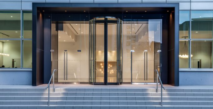 5 Advantages of Having an Automatic Door for Your Business