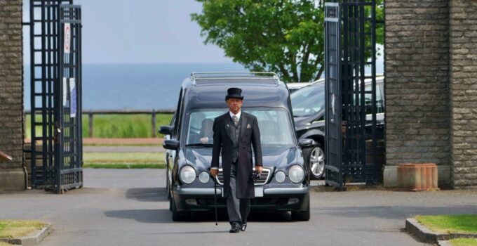 The Role of a UK Funeral Director ─ 8 Ways They Can Assist You in Planning a Funeral