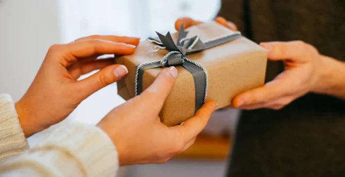 9 Gifts to Give Your Entrepreneur Friend In 2023