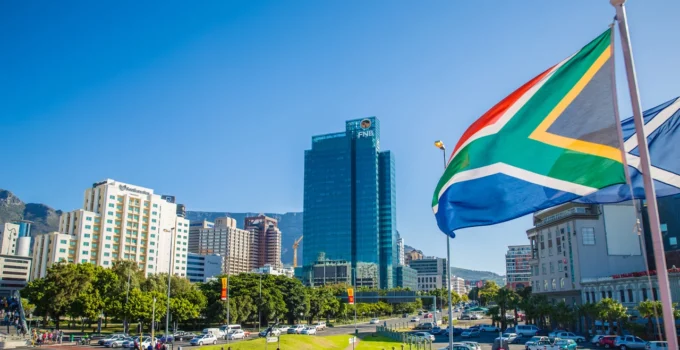 Should You move to South Africa ─ Consider These Pros and Cons